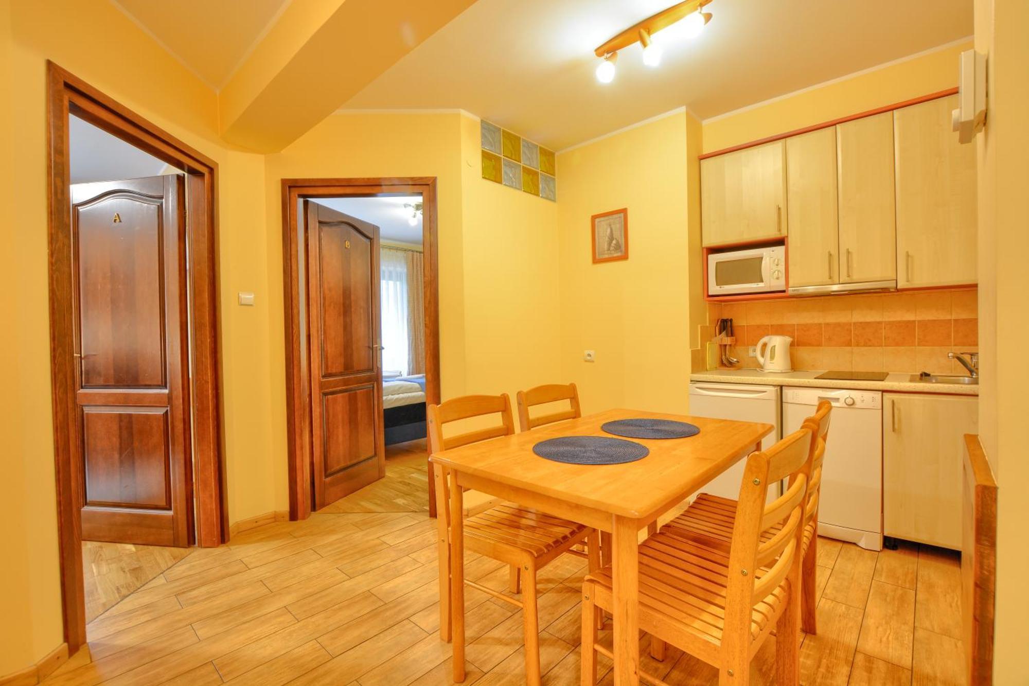 Apartamenty Na Pierwszym Pietrze 크리니차 즈드로이 외부 사진