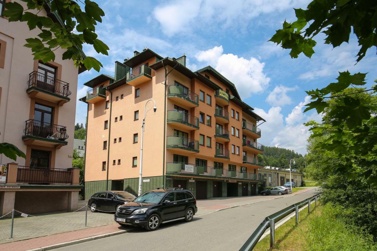Apartamenty Na Pierwszym Pietrze 크리니차 즈드로이 외부 사진